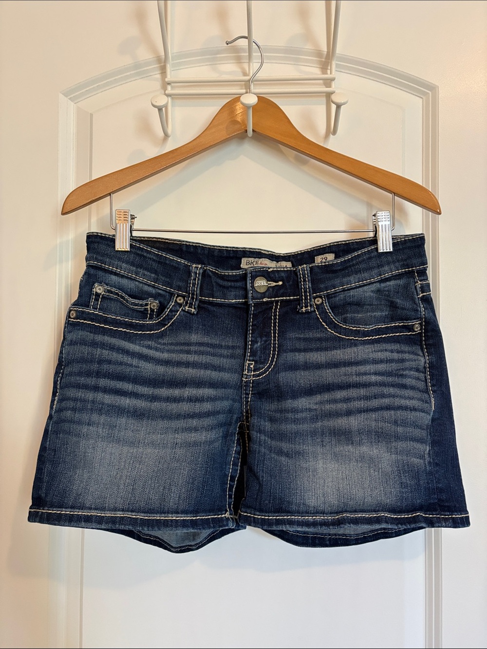 BKE Denim Stella Jean Shorts Dark Wash Embroidered Thick Stitch Stretch Size 29 - Picture 10 of 11